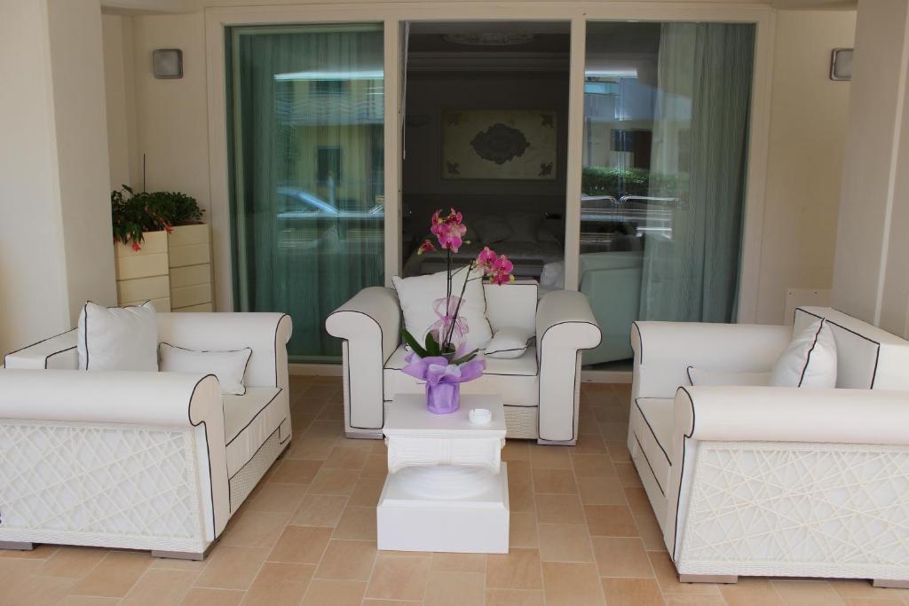 Boutique Hotel Paradiso Bovelacci มิลาโน แมริตทิมา ภายนอก รูปภาพ